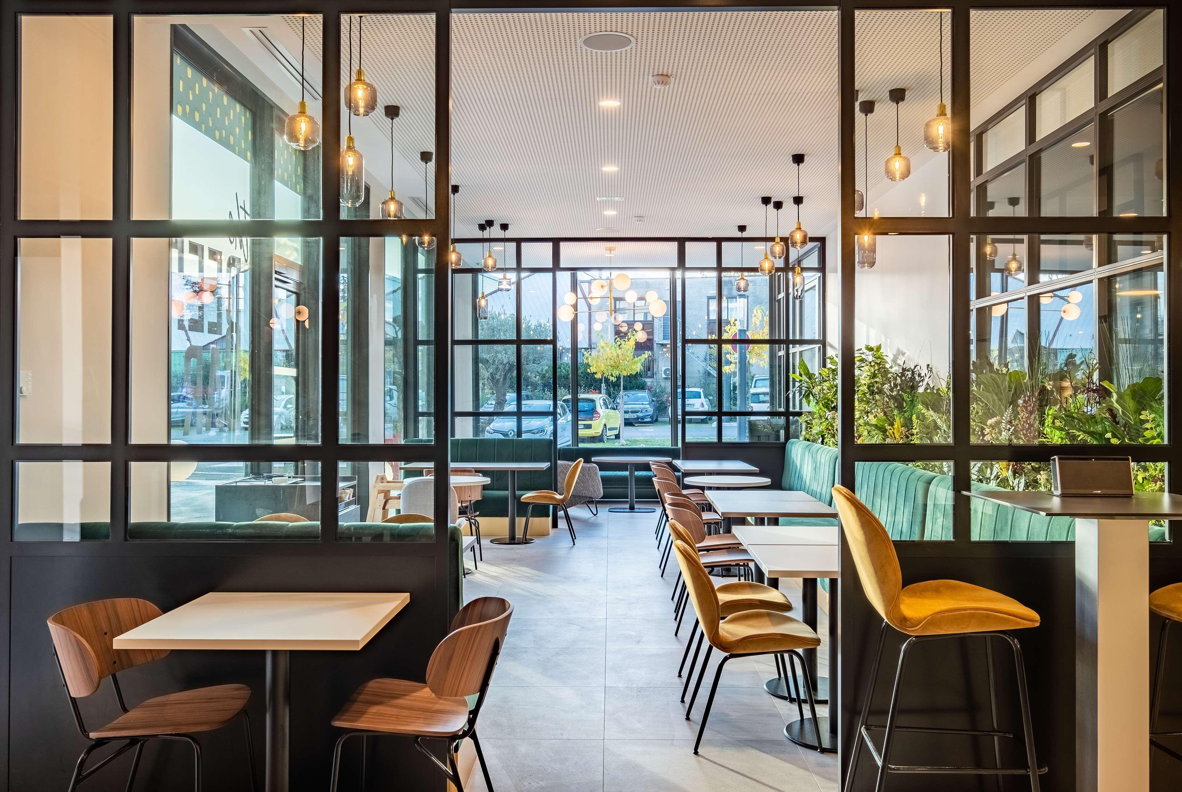 Kyriad Lyon Ouest Hotel 3*